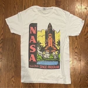 Like New Fruit of the Loom NASA Graphic Short Sleeve T-Shirt